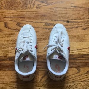 👗Nike athletic shoes